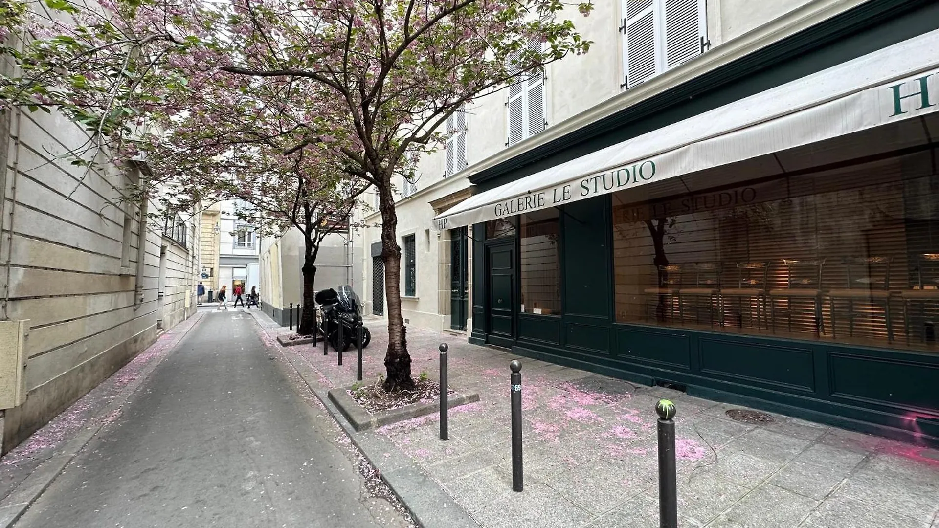Spacious Studio In Saint-Germain-Des-Pres Paris Apartment