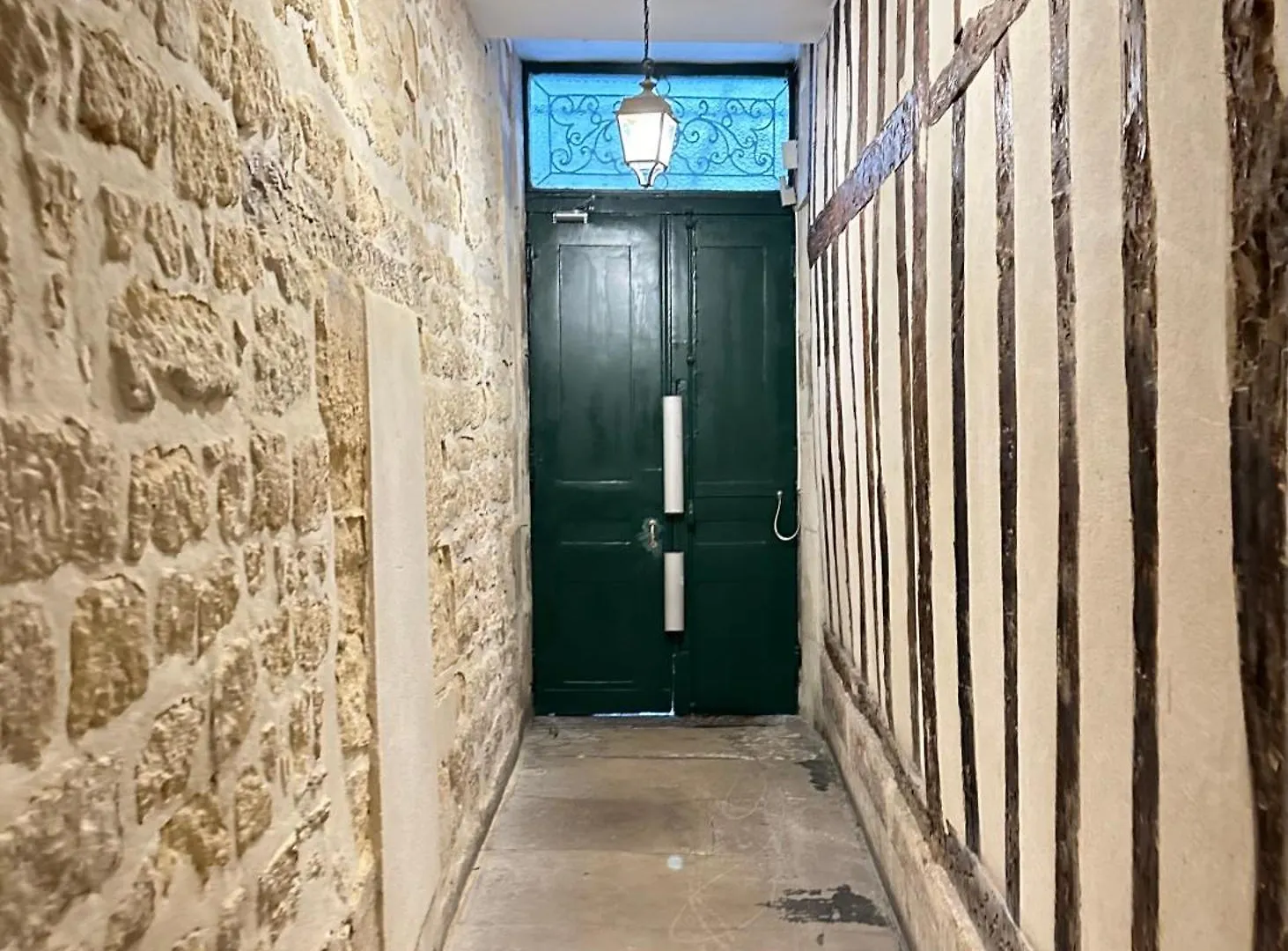 Spacious Studio In Saint-Germain-Des-Pres Paris Apartment