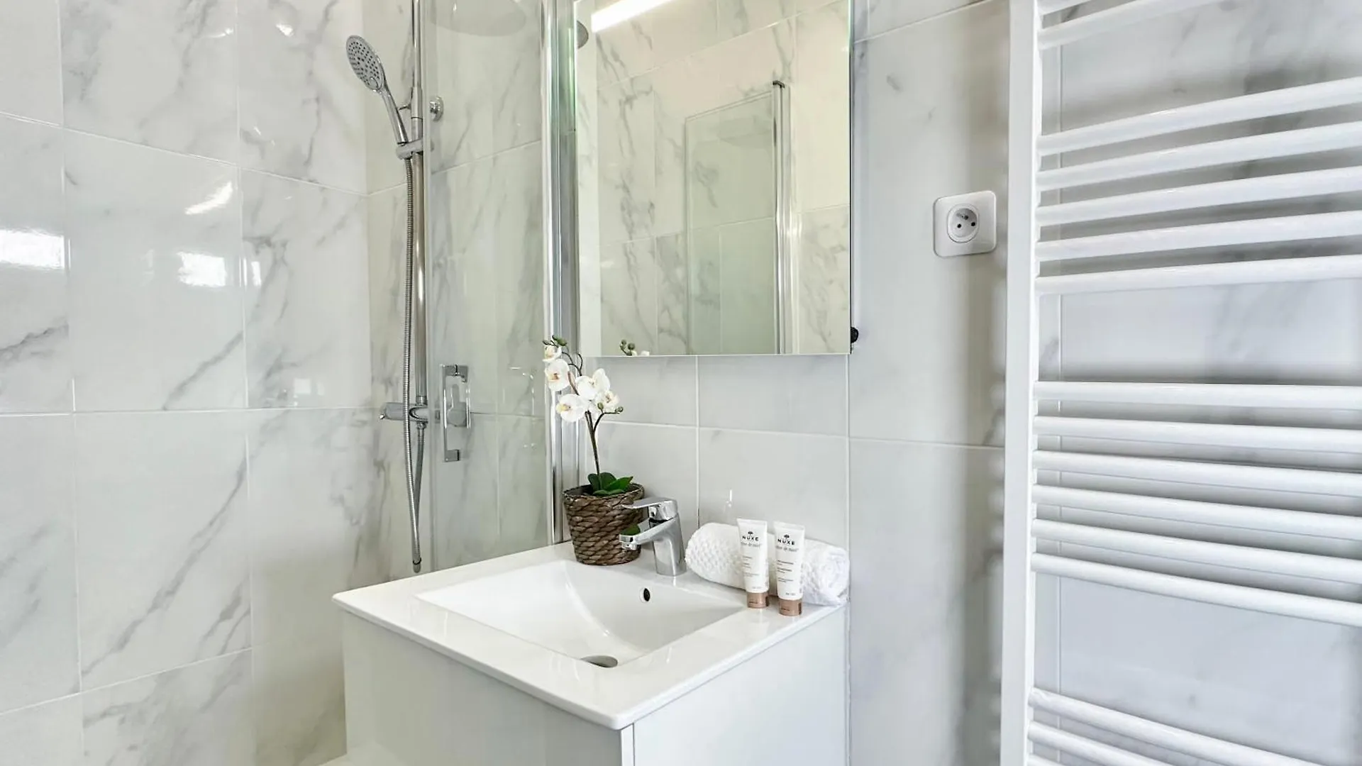 Spacious Studio In Saint-Germain-Des-Pres Paris Apartment